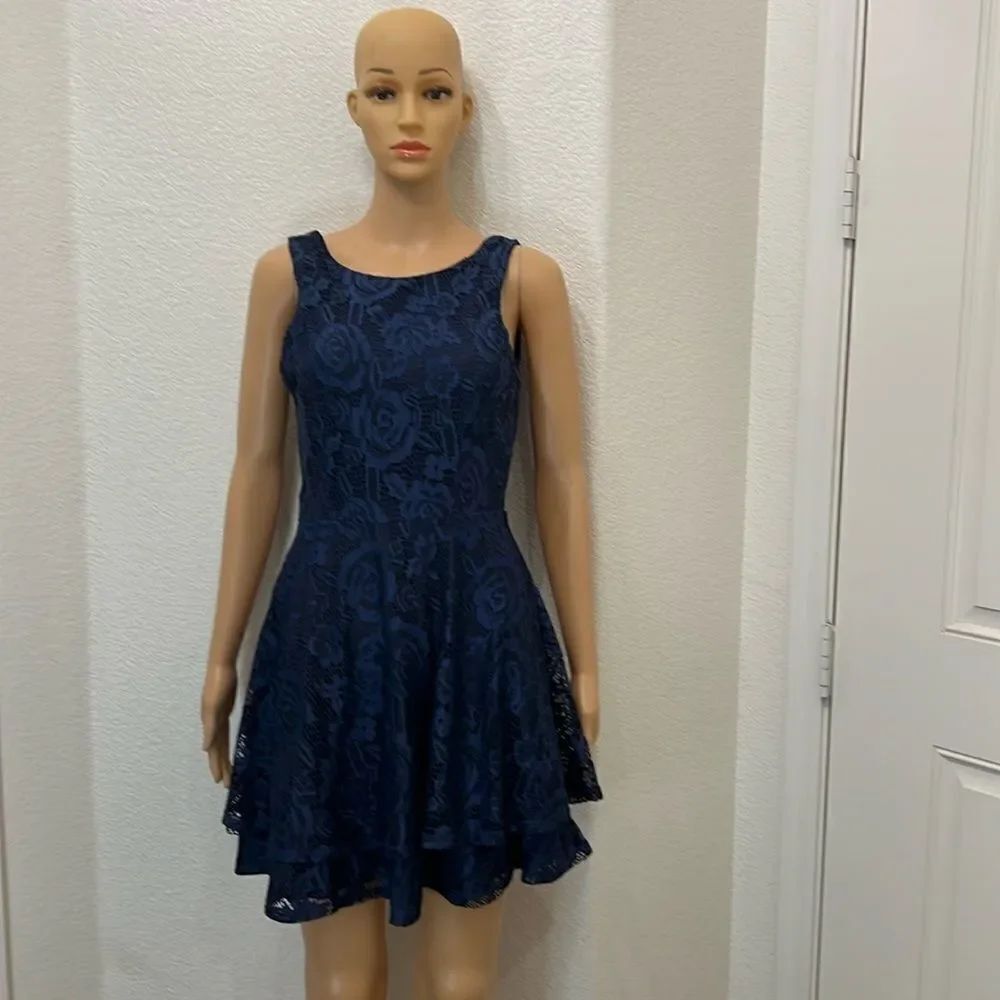 Speechless Dress Small Scoop Neck Sleeveless Navy Floral Lace Tiered Mini Lined